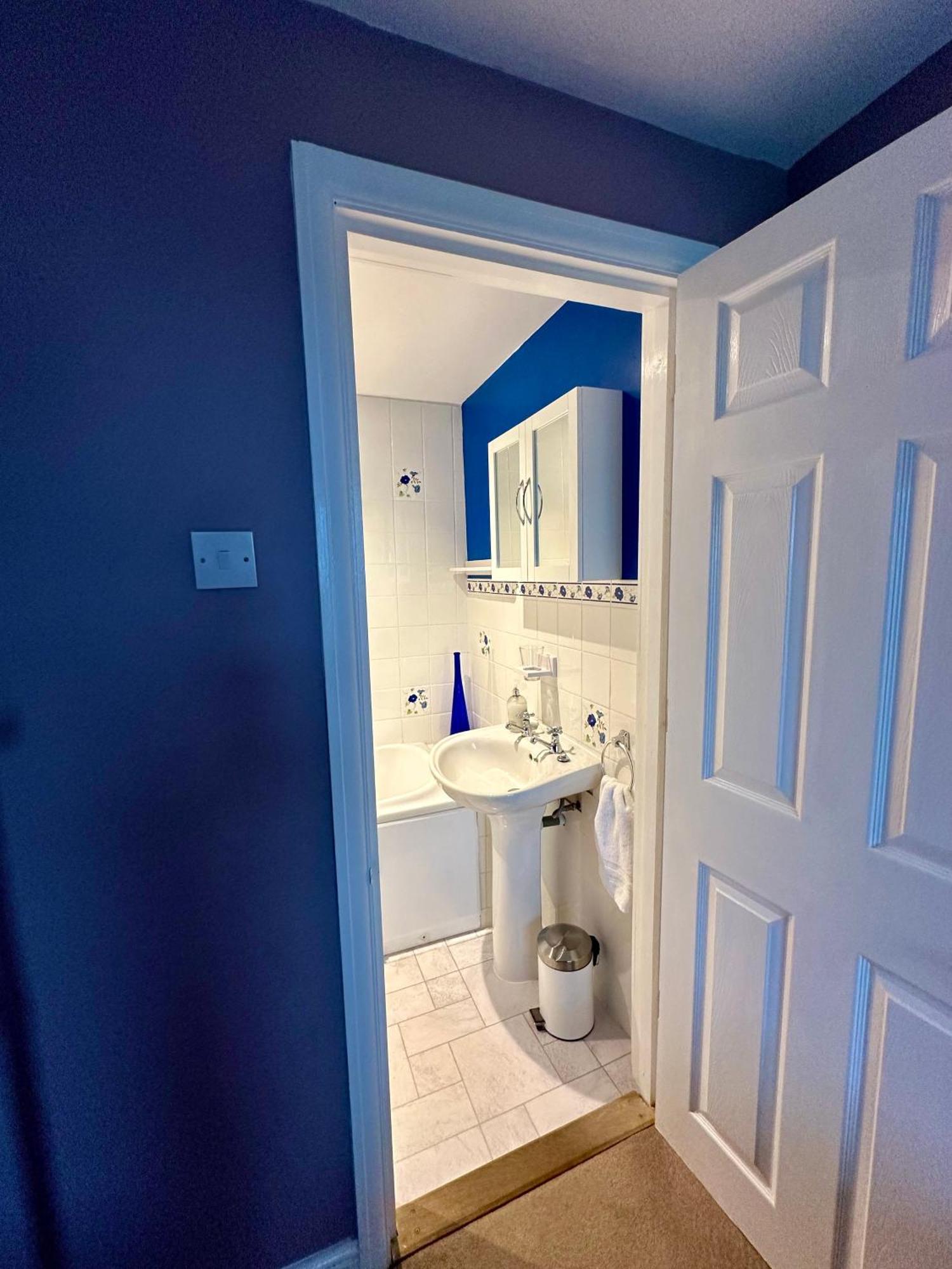 Pound Corner Apartment Годалминг Екстериор снимка