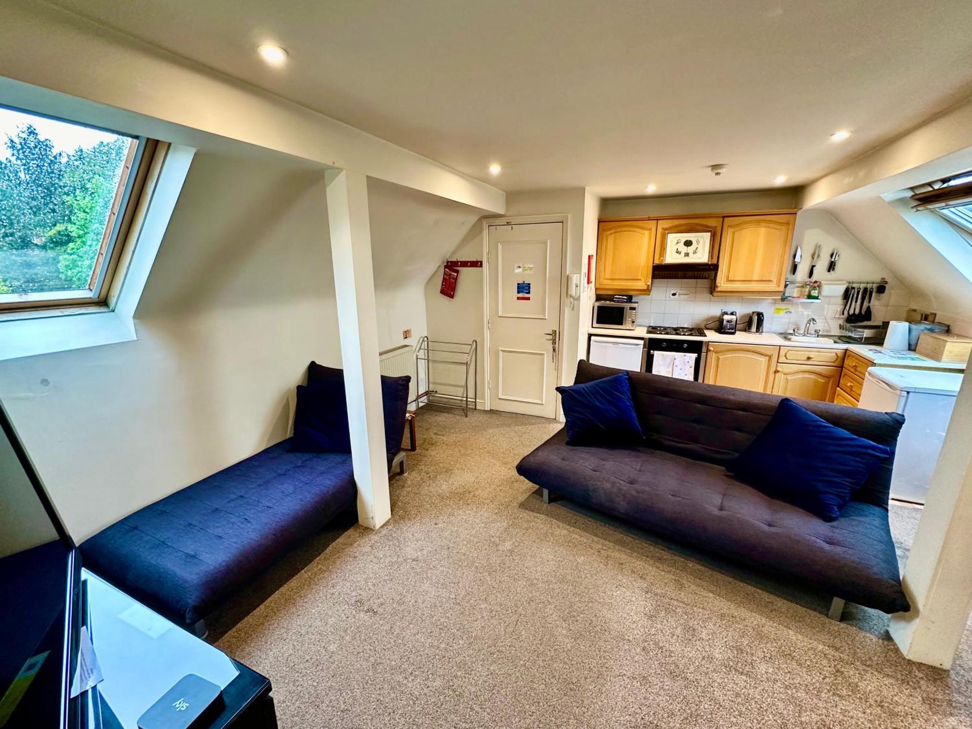 Pound Corner Apartment Годалминг Екстериор снимка